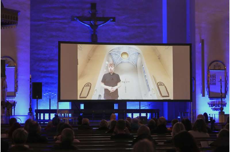 Ce qu'une église finlandaise a apprise en créant un service presque entièrement avec l'IA