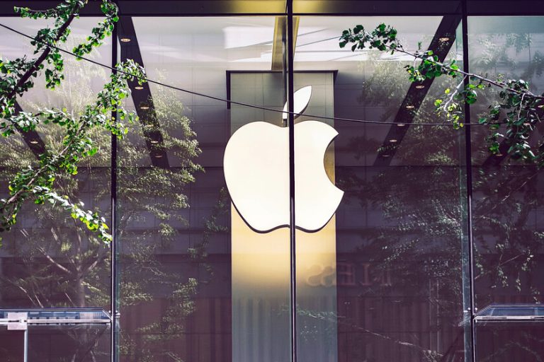 Après l'émergence de Deepseek, les "sept magnifiques" de l'industrie technologique se sont effondrés en bourse. Tous sauf Apple
