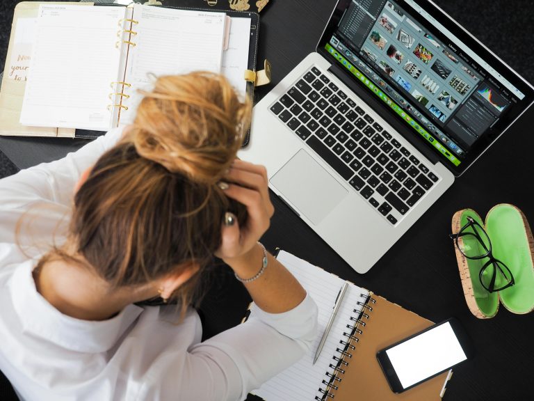 Comment une utilisation accrue d'IA peut déclencher l'anxiété
