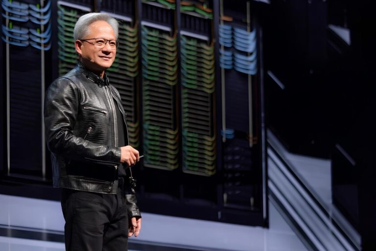 Le GPU B300 est la nouvelle bête Nvidia pour IA. Et nous savons déjà ce qui se prépare pour 2026 et 2027
