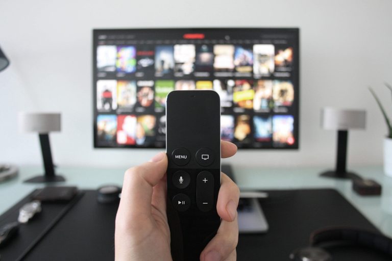 La télévision n'était pas le glas de la mort pour le cinéma, et cela contient des leçons pour les industries créatives et l'IA
