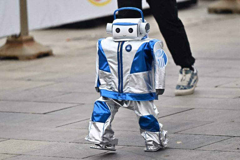Les robots humanoïdes pénètrent dans le futur avec le premier semi-marathon du monde
