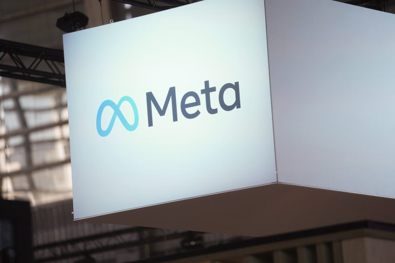 Meta dit qu'il reprendra une formation sur l'IA avec le contenu public des utilisateurs européens

