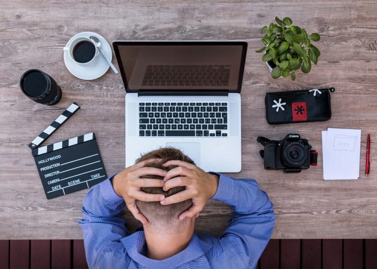 Genre, la nationalité peut influencer la suspicion d'utilisation de l'IA dans l'écriture indépendante
