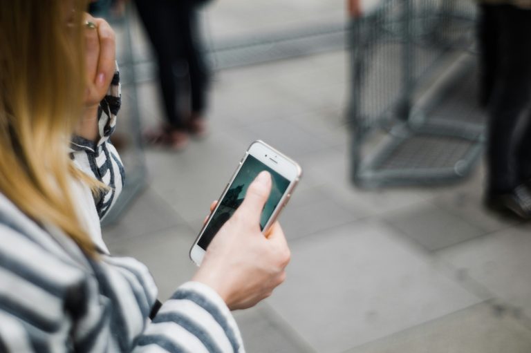 Le nouveau chatbot d'IA de Meta est un autre outil pour récolter des données pour potentiellement vous vendre des trucs
