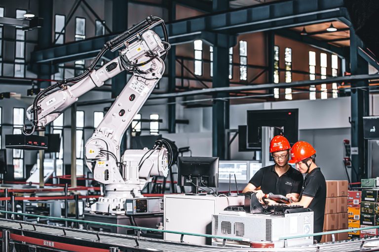 Les chercheurs explorent comment les outils d'IA peuvent améliorer la sécurité des travailleurs de la fabrication, la qualité des produits
