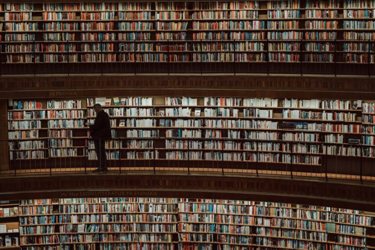 Plusieurs journaux ont publié leurs 15 livres préférés pour cet été. 10 d'entre eux avaient inventé l'IA
