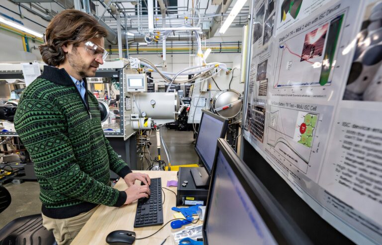Le réseau de neurones informé de physique stimule considérablement les diagnostics de batterie
