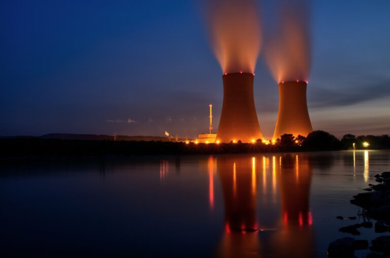 L'IA consomme plus de puissance que le réseau ne peut en supporter. Le nucléaire pourrait être la réponse
