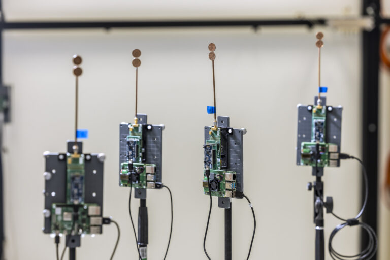 Les modèles AI se rétrécissent pour s'adapter à de minuscules appareils, permettant des capteurs IoT plus intelligents
