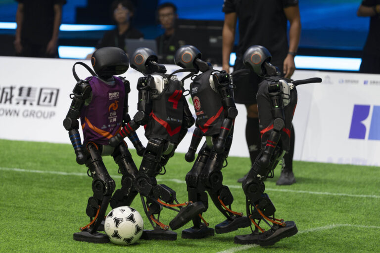 Les robots humanoïdes de la Chine génèrent plus d'excitation de football que leurs homologues humains
