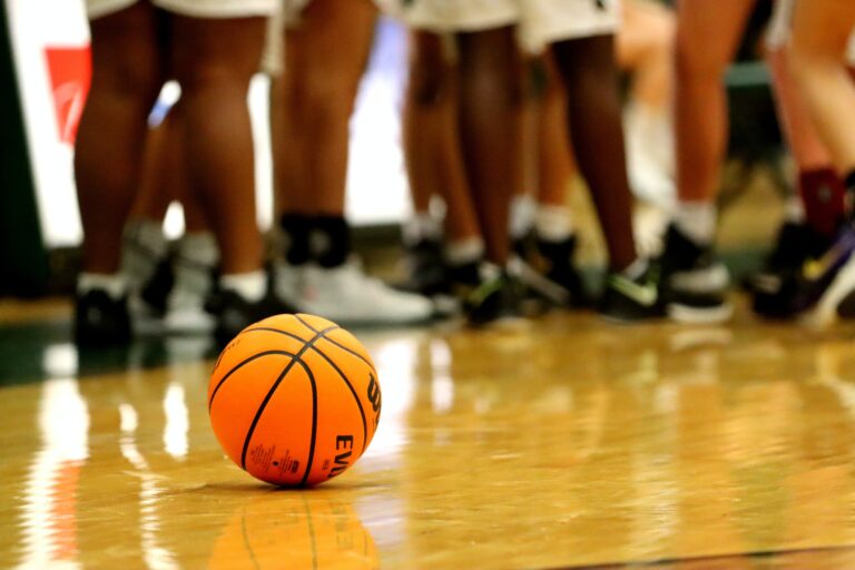 Le système AI apporte une nouvelle précision à la détection et à l'analyse de la faute de basket-ball
