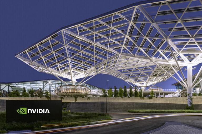 Nvidia est en haut car les coups sont anticipés et leur convient mieux que quiconque. Je l'ai fait encore une fois
