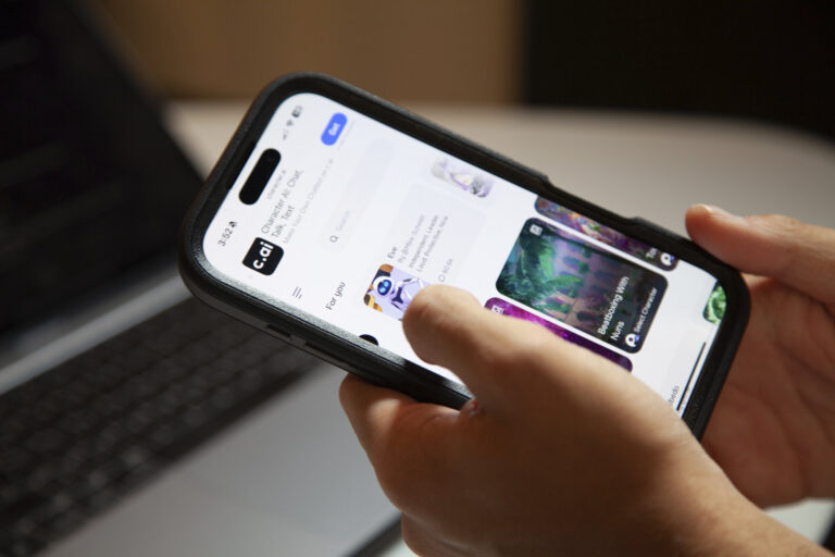 Ces conseils d'experts peuvent aider votre adolescent à naviguer dans les compagnons AI
