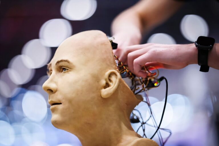 Besoin urgent d'une «approche mondiale» sur la réglementation de l'IA: chef de la technologie des Nations Unies
