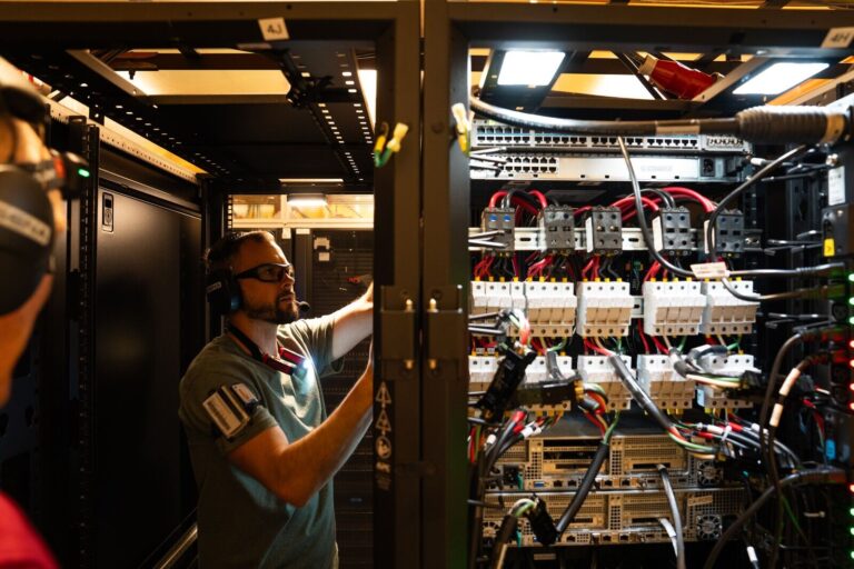 Un ordinateur actif unique construit à un objectif pour les applications de science de l'IA
