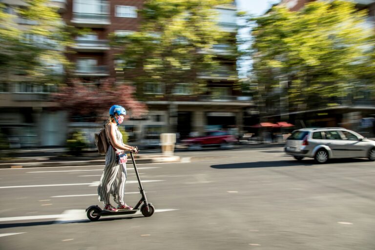 Estimation d'un modèle d'origine de scooter en matière d'origine tirant parti des données POI Yelp
