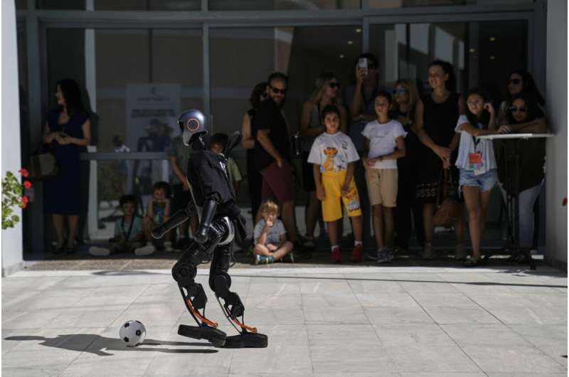 Les robots humanoïdes présentent des compétences dans l'ancienne Olympie. Mais ils sont sur une longue route pour rattraper l'IA