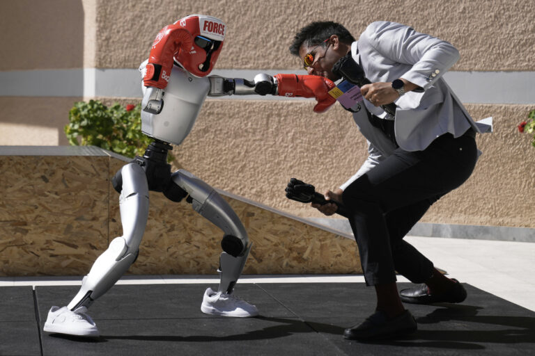 Les robots humanoïdes présentent des compétences dans l'ancienne Olympie. Mais ils sont sur une longue route pour rattraper l'IA
