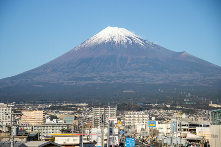 La dernière fois que le mont Fuji a éclaté, c'était il y a 318 ans. Le gouvernement du Japon a eu recours à l'IA au cas où cela se reproduirait
