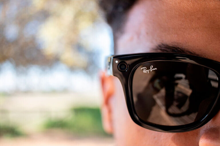 Une femme est allée travailler avec la méta de Ray-Ban. Tout bien sauf parce que votre travail est de faire l'épilation brésilien
