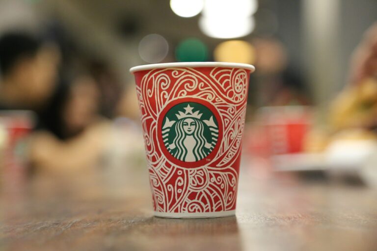 Starbucks pour utiliser l'IA pour suivre l'inventaire, libérez les baristas pour se connecter
