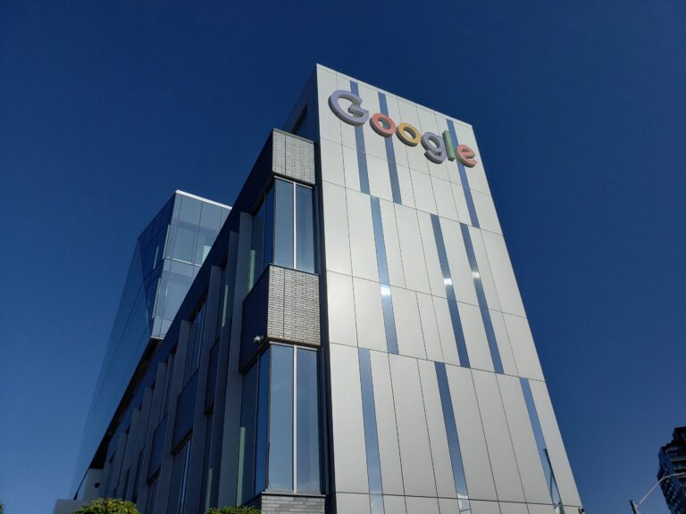 Google évite d'être démantelé après la bataille des tribunaux américains - et c'est à la hausse de l'IA
