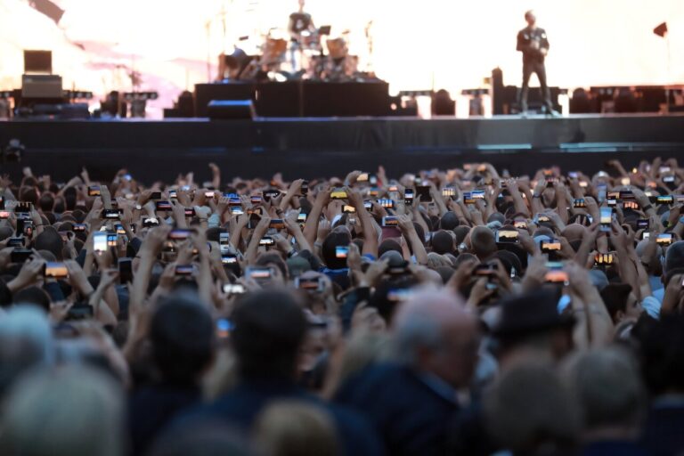 Top Music Body dit que les entreprises d'IA sont coupables de vol de droit d'auteur «volontaire»
