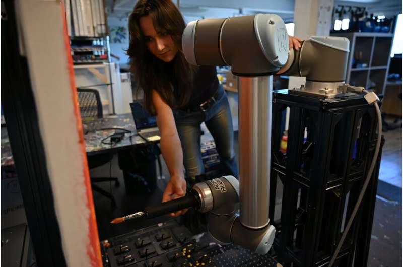 Chloe Ryan, le fondateur de l'acrylique robotique