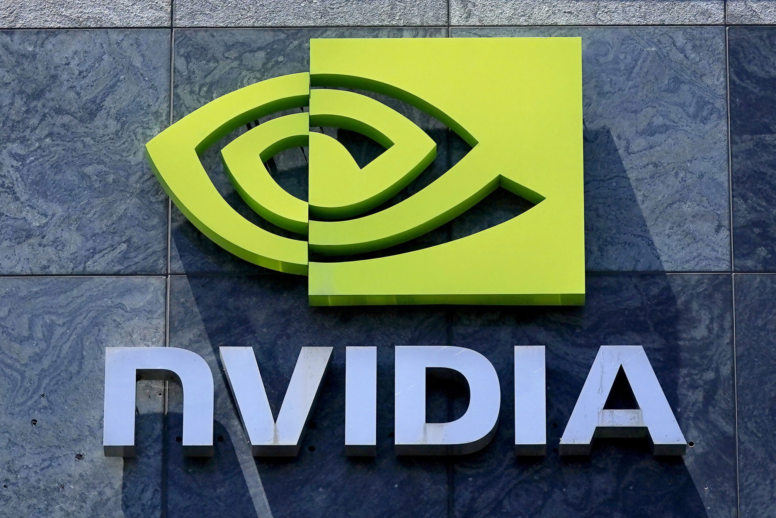 Nvidia investit 100 milliards de dollars dans OpenAI pour aider à étendre la puissance de calcul du fabricant de chatte
