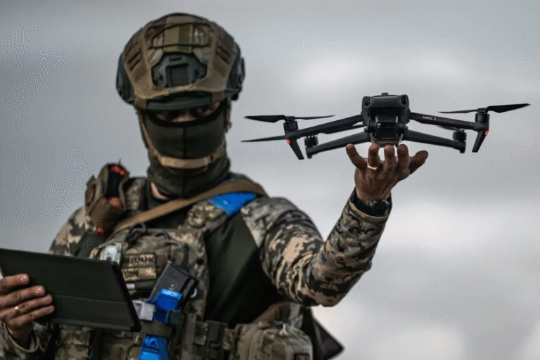 Deux soldats russes cachés ont écrit quelque chose de non publié à un drone. Ce jour-là en Ukraine a changé les règles des guerres
