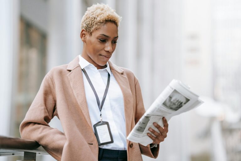 L'enquête sur les lecteurs montre que la désinformation axée sur l'IA est trouvée pour réduire la confiance, mais augmenter l'engagement avec des sources d'information dignes de confiance
