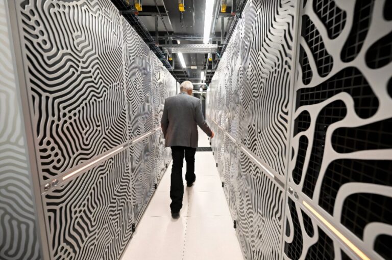 L’UE veut que les secteurs clés utilisent l’IA fabriquée en Europe
