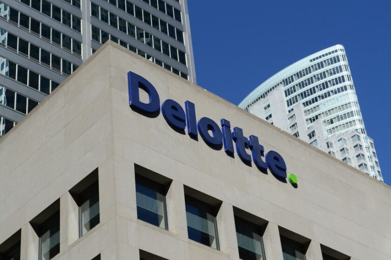 Deloitte a livré un rapport réalisé avec l'IA à l'Australie
