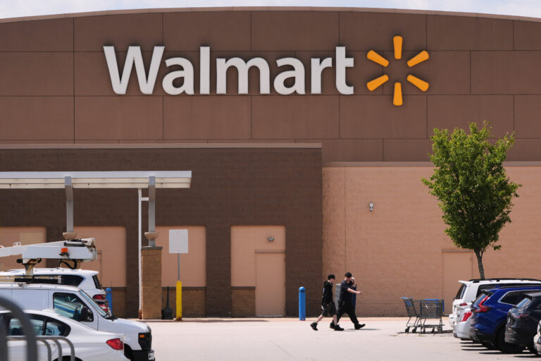 OpenAI s'associe à Walmart pour permettre aux utilisateurs d'acheter des produits dans ChatGPT, renforçant ainsi la poussée d'achat des chatbots
