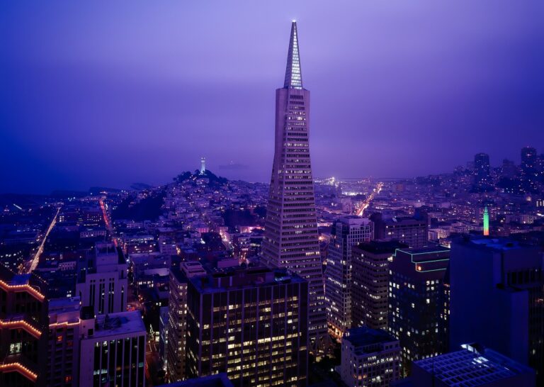 Salesforce va investir 15 milliards de dollars à San Francisco pour faire progresser l'IA

