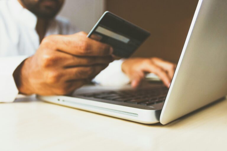 L’IA utilise vos données pour définir des prix personnalisés en ligne : cela pourrait sérieusement se retourner contre vous.
