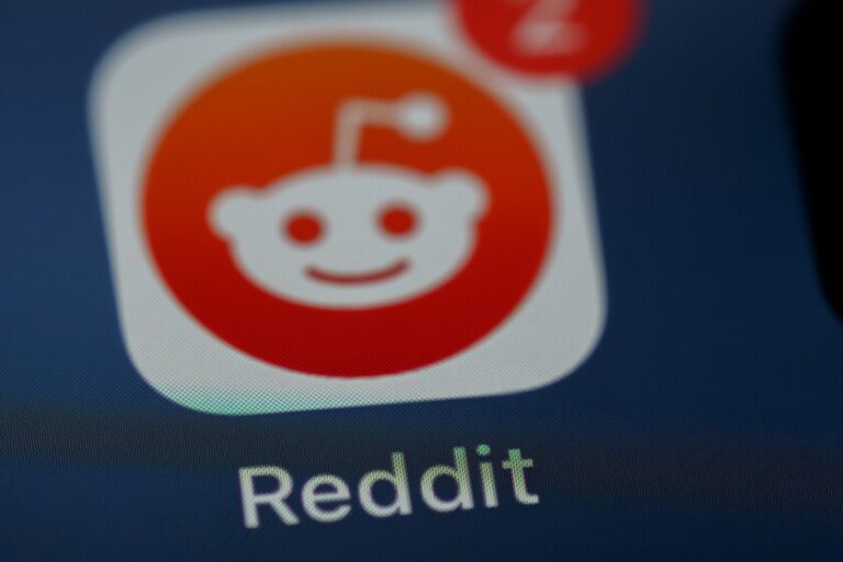 L'IA de Reddit a recommandé la consommation d'héroïne pour traiter la douleur. C'est en fait la chose la plus Reddit qui puisse arriver
