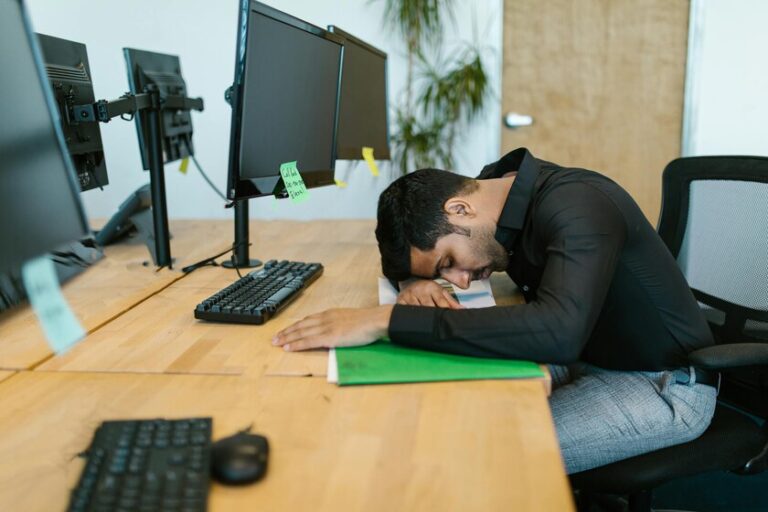 Le paradis de la Silicon Valley est terminé. Aujourd'hui, la carrière en IA est rémunérée par des salaires d'un million de dollars et des journées allant jusqu'à 100 heures
