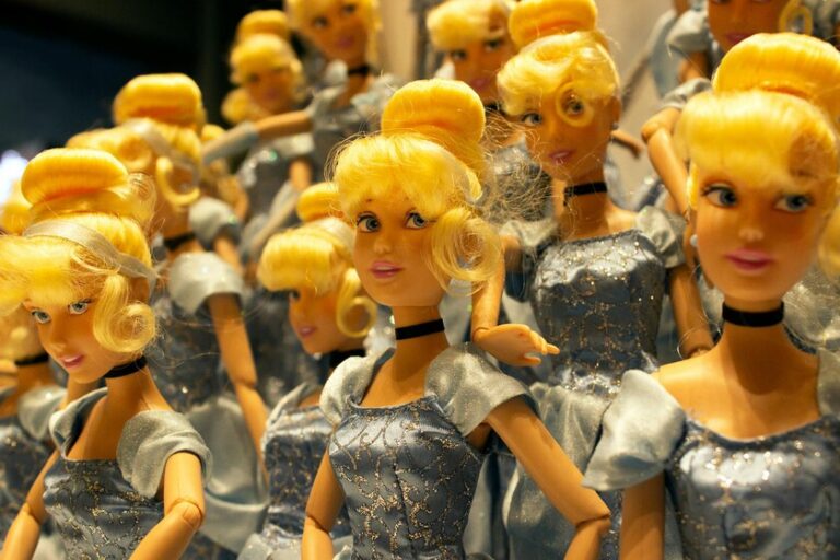 Les influenceurs synthétiques vendent déjà par milliers. Une startup les propose comme service pour manipuler les réseaux
