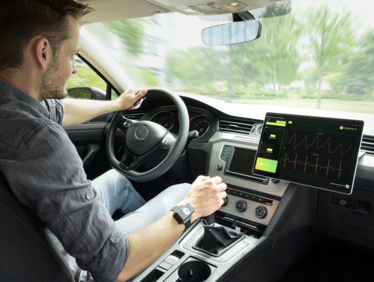Un réseau de capteurs intelligents et des algorithmes d’IA soulagent les conducteurs stressés
