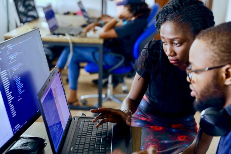 Les développeurs de logiciels font preuve de moins de scepticisme constructif lorsqu’ils utilisent des assistants IA que lorsqu’ils travaillent avec des collègues humains
