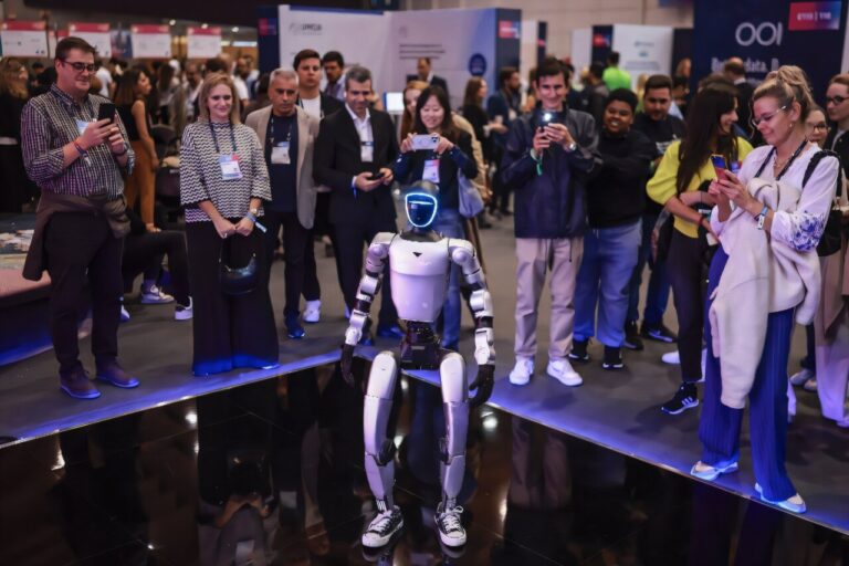 Les robots humanoïdes ont encore du mal à remplacer le travail humain, selon un leader de la robotique
