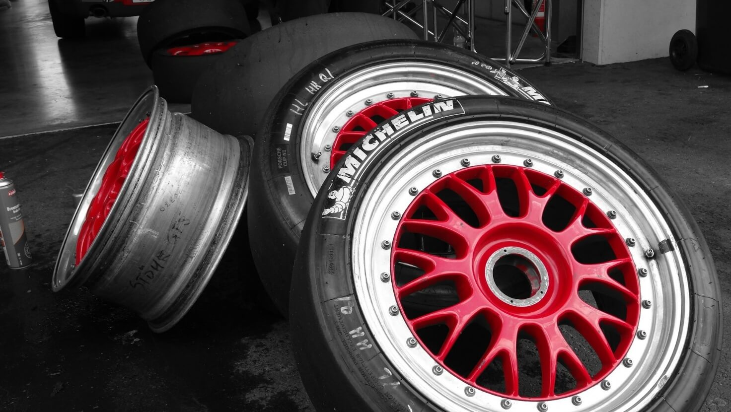 L'image contenant une pièce de voiture, un pneu, du caoutchouc synthétique et le contenu généré par TireAI peut ne pas être correcte.