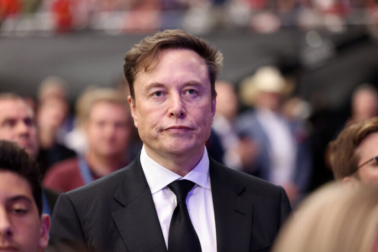 Elon Musk est passé du statut de fervent partisan de 996 à celui de croyant au revenu de base universel.
