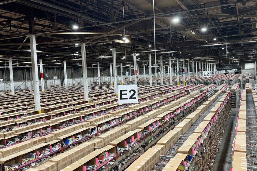 des millions de livres dans un entrepôt attendent d'être détruits après avoir entraîné une IA