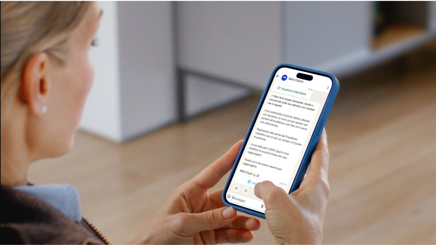 L'image contenant du texte, une personne, un téléphone portable, un appareil de communication, le contenu généré par l'IA peut ne pas être correct.