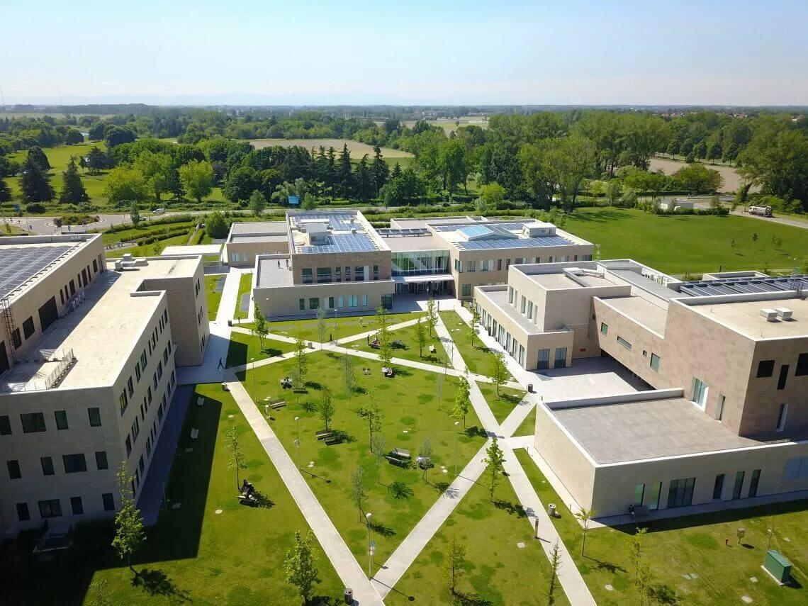 L'image contenant du contenu généré par l'extérieur, un arbre, de l'herbe ou skyAI peut ne pas être correcte.