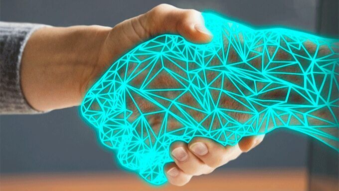 L'image contenant une personne, une main et un contenu généré par HoldAI peut ne pas être correcte.