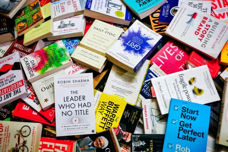 "L'IA tue mes livres" : Tim Ferriss vend depuis des années des conseils de productivité que ChatGPT distribue désormais gratuitement
